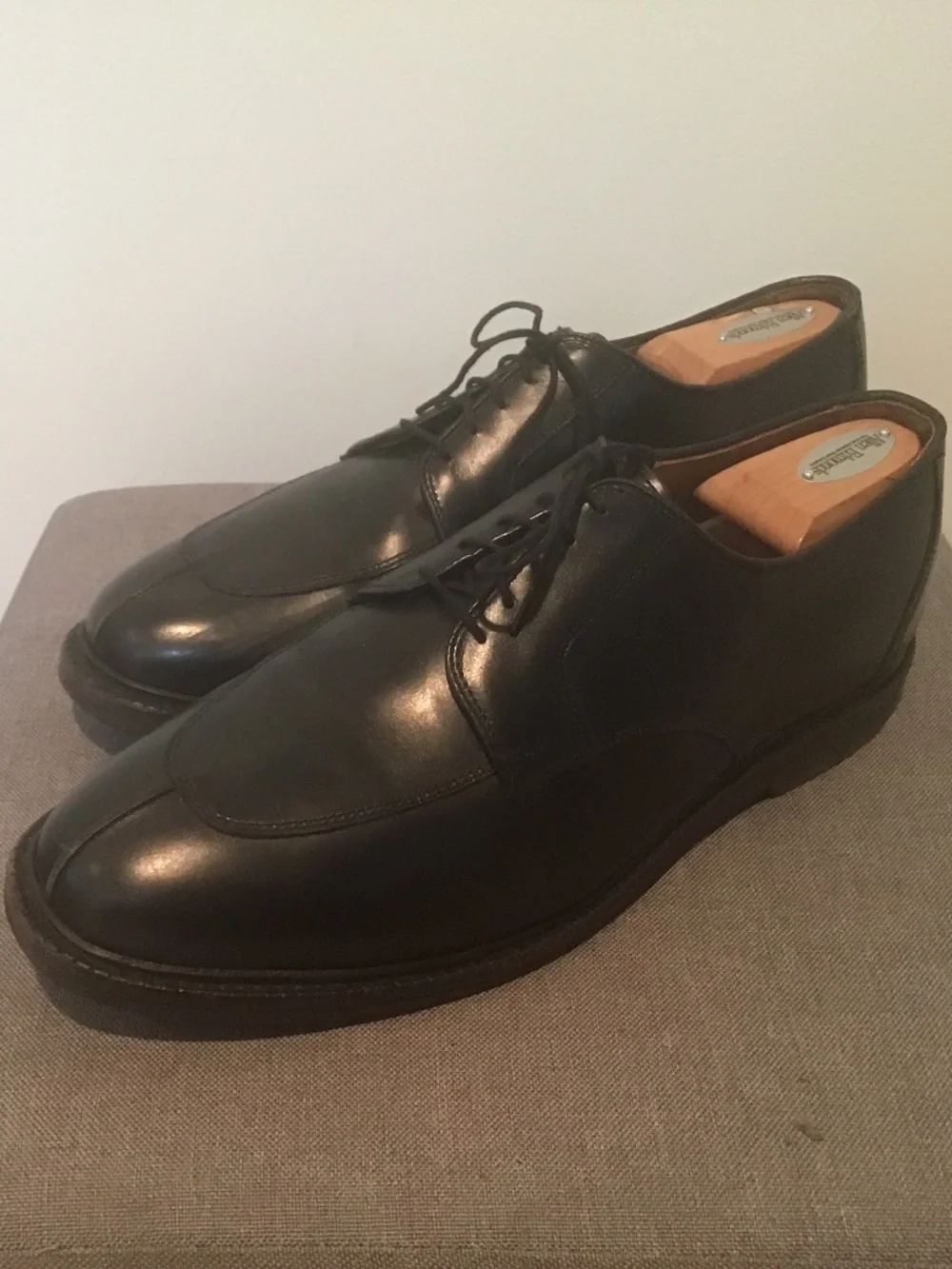 Beautiful black Allen Edmonds split toe Vibram Sole formal derby shoes